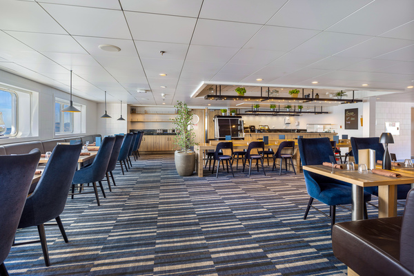 HX Hurtigruten Expeditions MS Spitsbergen Brygga Bistro 1 ©Espen Mills.jpg